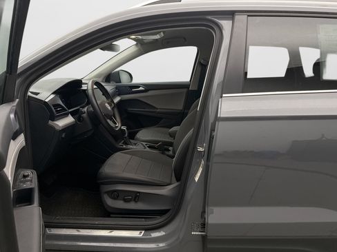 Used 2024 Volkswagen Taos SE FWD image 8