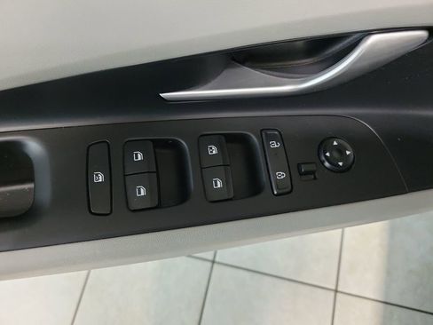 Used 2024 Hyundai Elantra Limited image 29