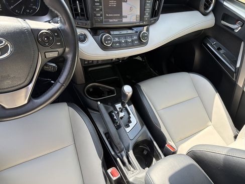 Used 2018 Toyota RAV4 Limited image 32