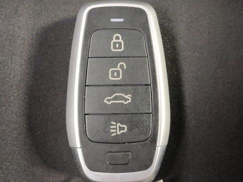 Used 2023 Nissan Altima 2.5 SV FWD image 32