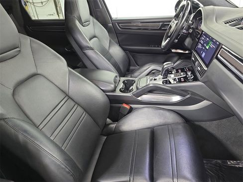 Used 2019 Porsche Cayenne Turbo image 27