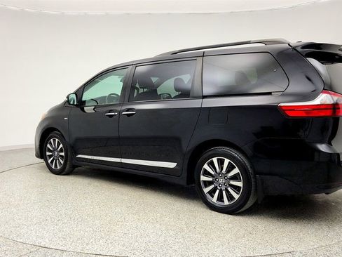 Used 2020 Toyota Sienna Limited Premium image 7