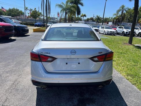 Used 2025 Nissan Altima 2.5 SR w/ SR Premium Package image 6