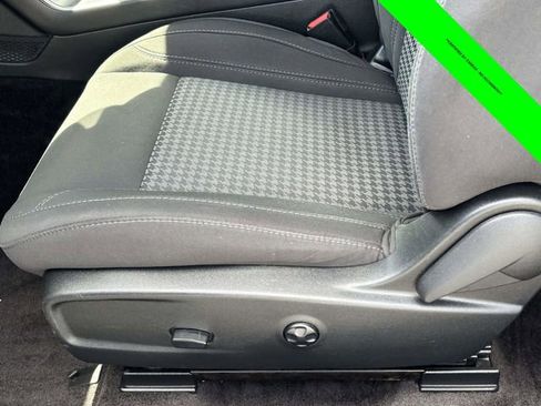Used 2019 Dodge Challenger SXT RWD image 5