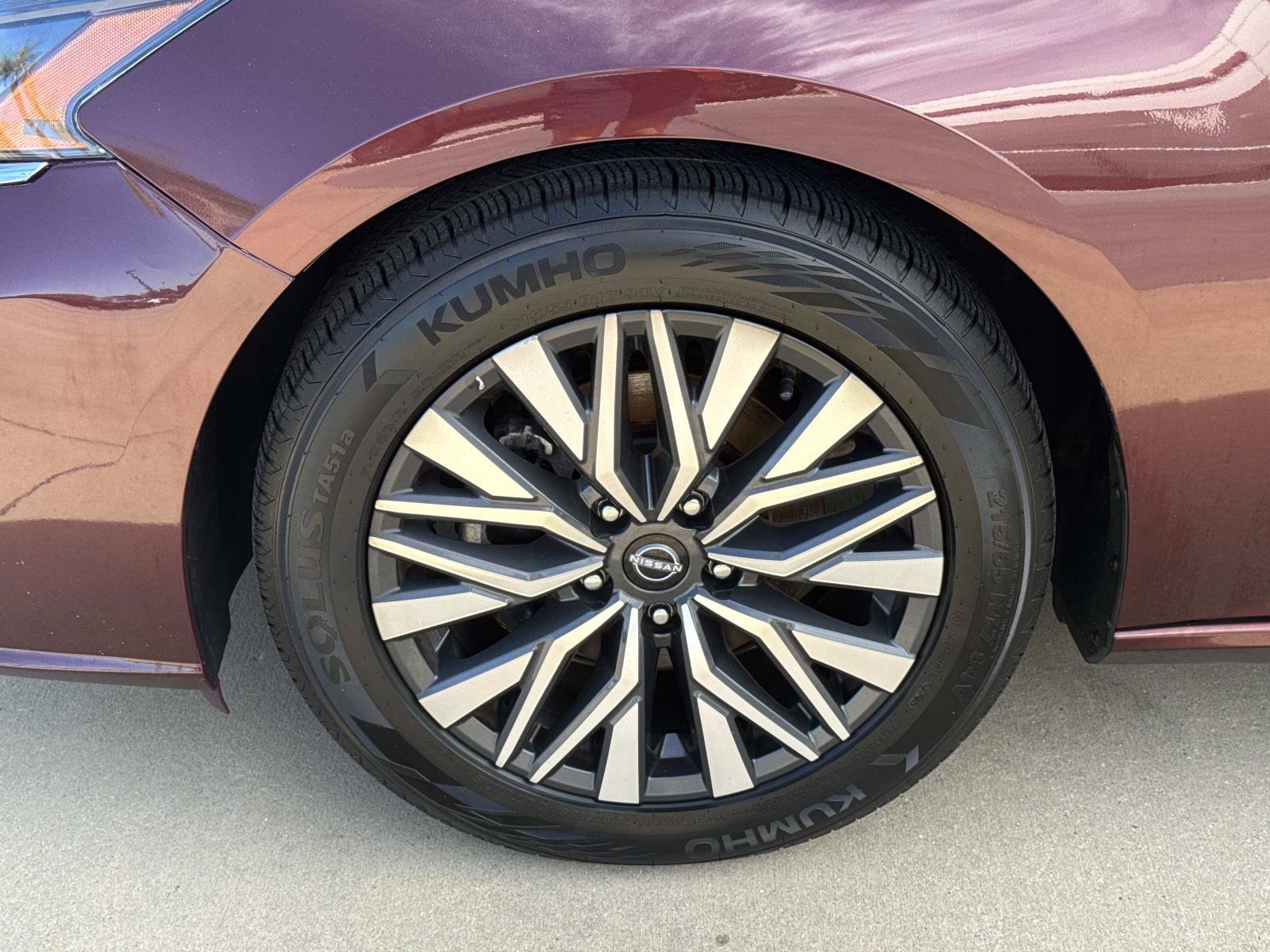Used 2024 Nissan Altima 2.5 SV FWD image 4