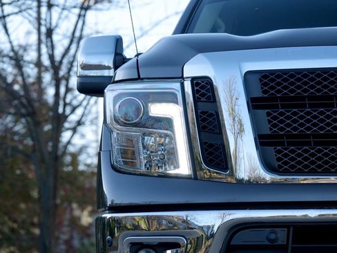 Used 2017 Nissan Titan SL w/ SL Towing Convenience Package image 18