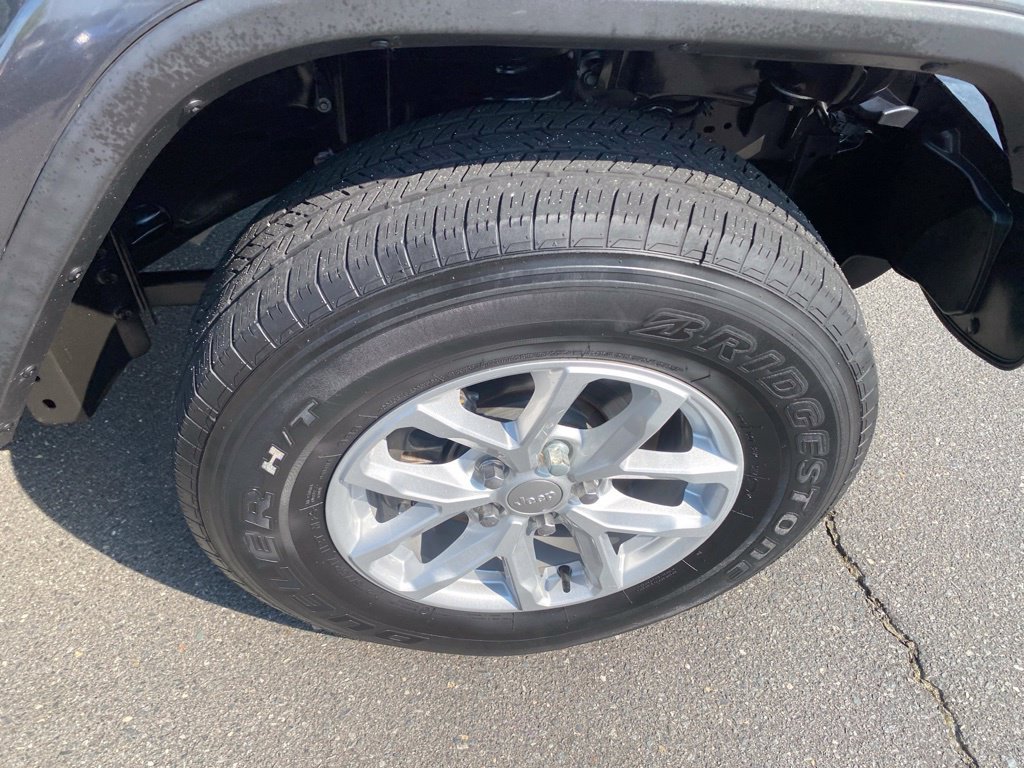 Used 2023 Jeep Gladiator Sport AWD/4WD image 16