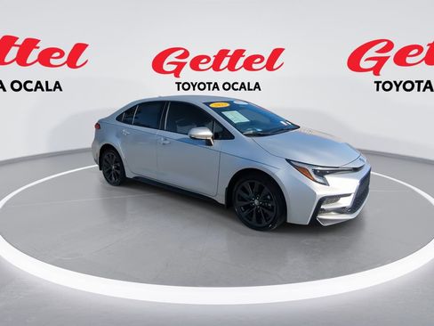 Used 2023 Toyota Corolla SE image 2