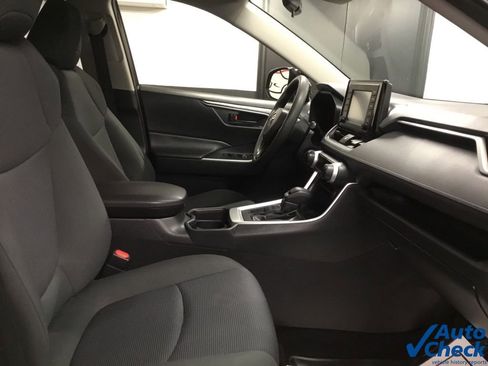 Used 2019 Toyota RAV4 LE image 36