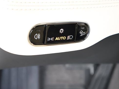 Used 2024 Bentley Continental GT V8 image 25