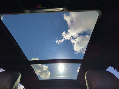 Used 2023 Volkswagen Tiguan SE R-Line image 32