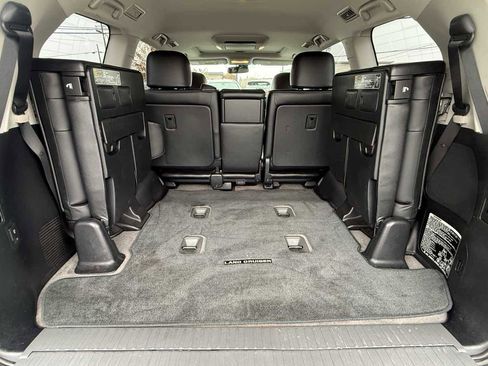 Used 2015 Toyota Land Cruiser image 34