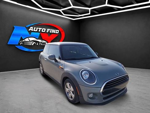 Used 2019 MINI Cooper 2-Door Hardtop w/ Signature Upholstery Package FWD image 2