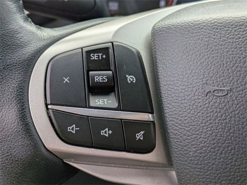 Used 2022 Ford Explorer XLT w/ Equipment Group 202A image 17