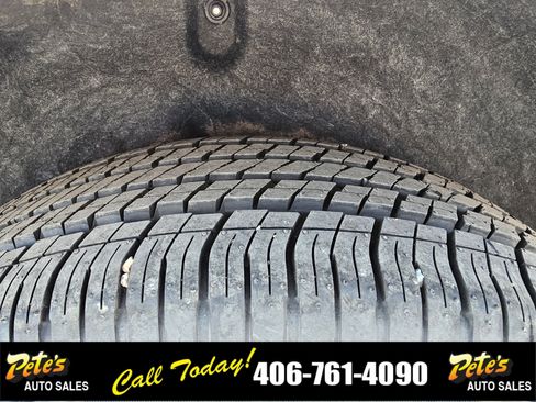 Used 2022 Chrysler Voyager LX image 12