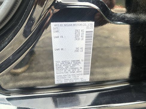 Used 2025 Nissan Altima 2.5 SV FWD image 30