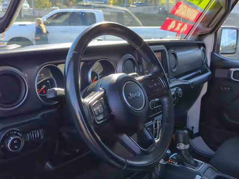 Used 2022 Jeep Gladiator Willys image 12