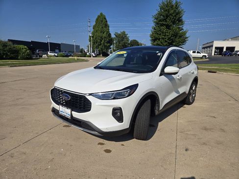 Used 2024 Ford Escape Platinum w/ Class II Trailer Tow Package AWD/4WD image 4
