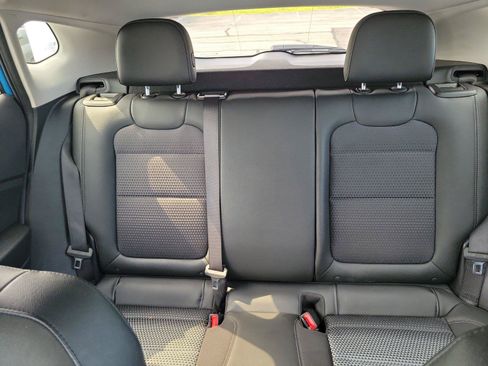 Used 2025 Chevrolet Trax LT FWD image 13