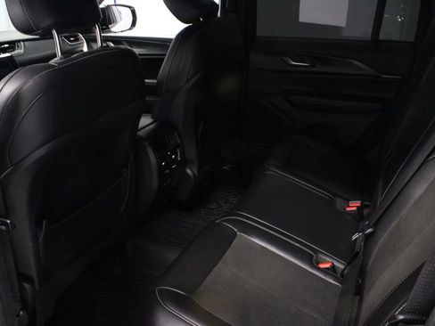 Used 2023 Jeep Grand Cherokee Altitude AWD/4WD image 20