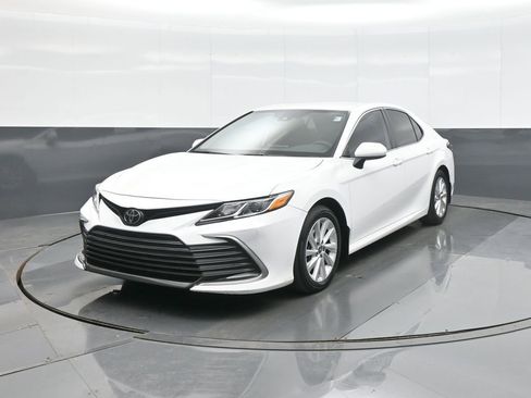 Certified 2023 Toyota Camry LE image 5