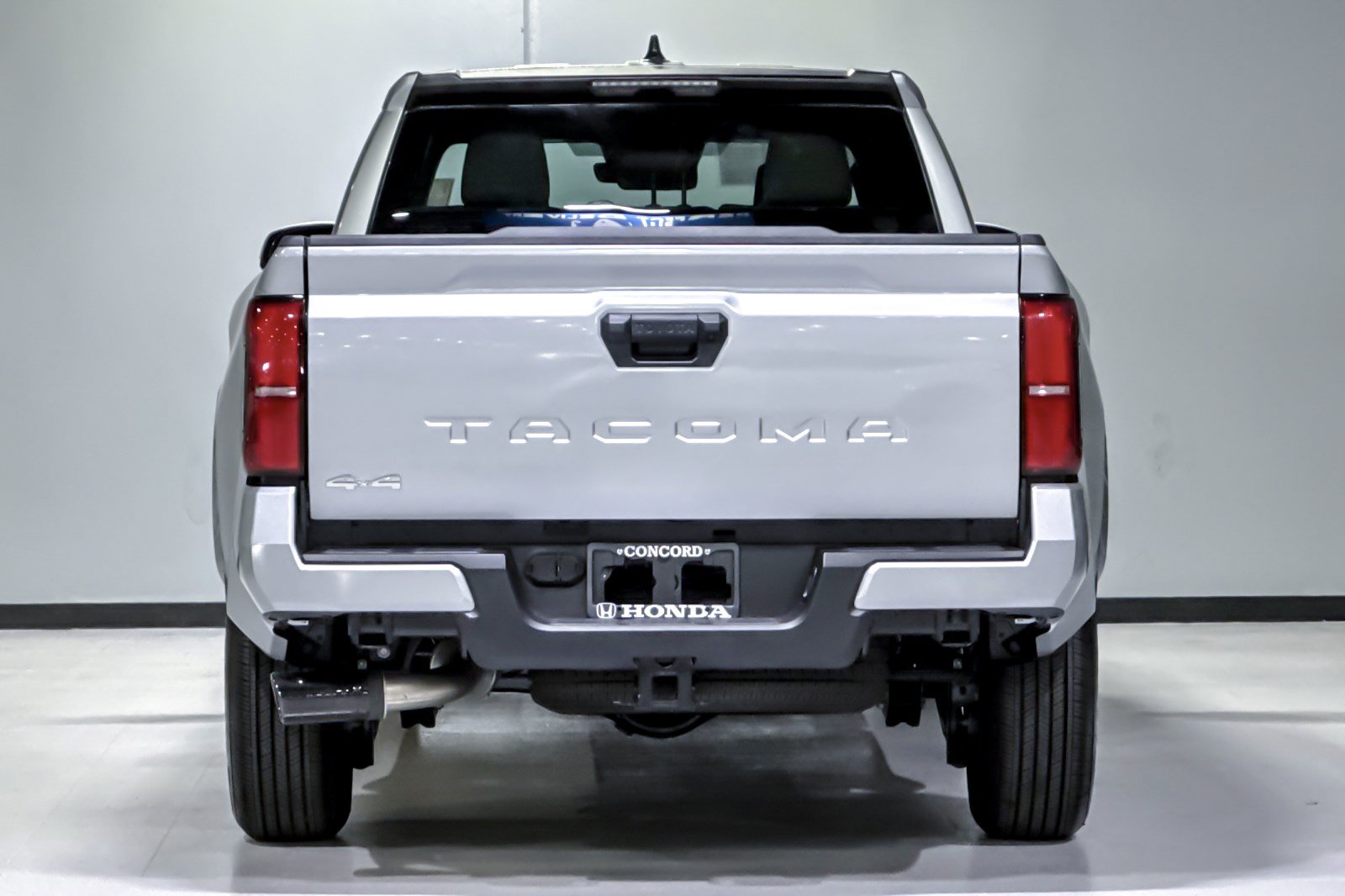 Used 2026 Toyota Tacoma SR5 AWD/4WD image 10