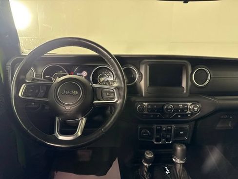 Used 2018 Jeep Wrangler Unlimited Sahara w/ Cold Weather Group AWD/4WD image 28