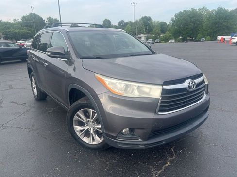 Used 2015 Toyota Highlander XLE FWD image 1