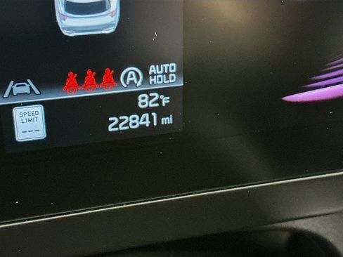 Used 2025 Kia Sportage LX image 19