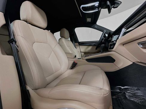 Certified 2025 Porsche Macan image 30