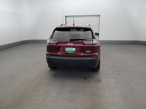 Used 2019 Jeep Cherokee Latitude Plus w/ Cold Weather Group FWD image 7