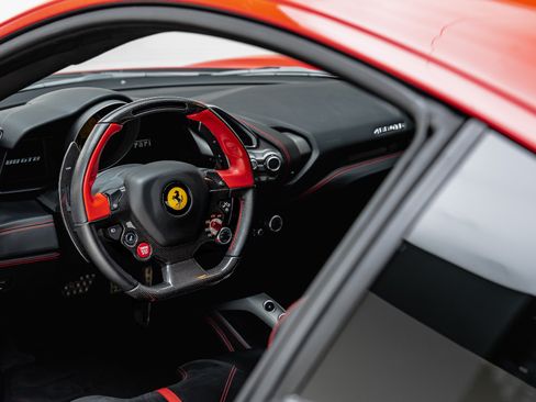 Used 2018 Ferrari 488 GTB RWD image 44