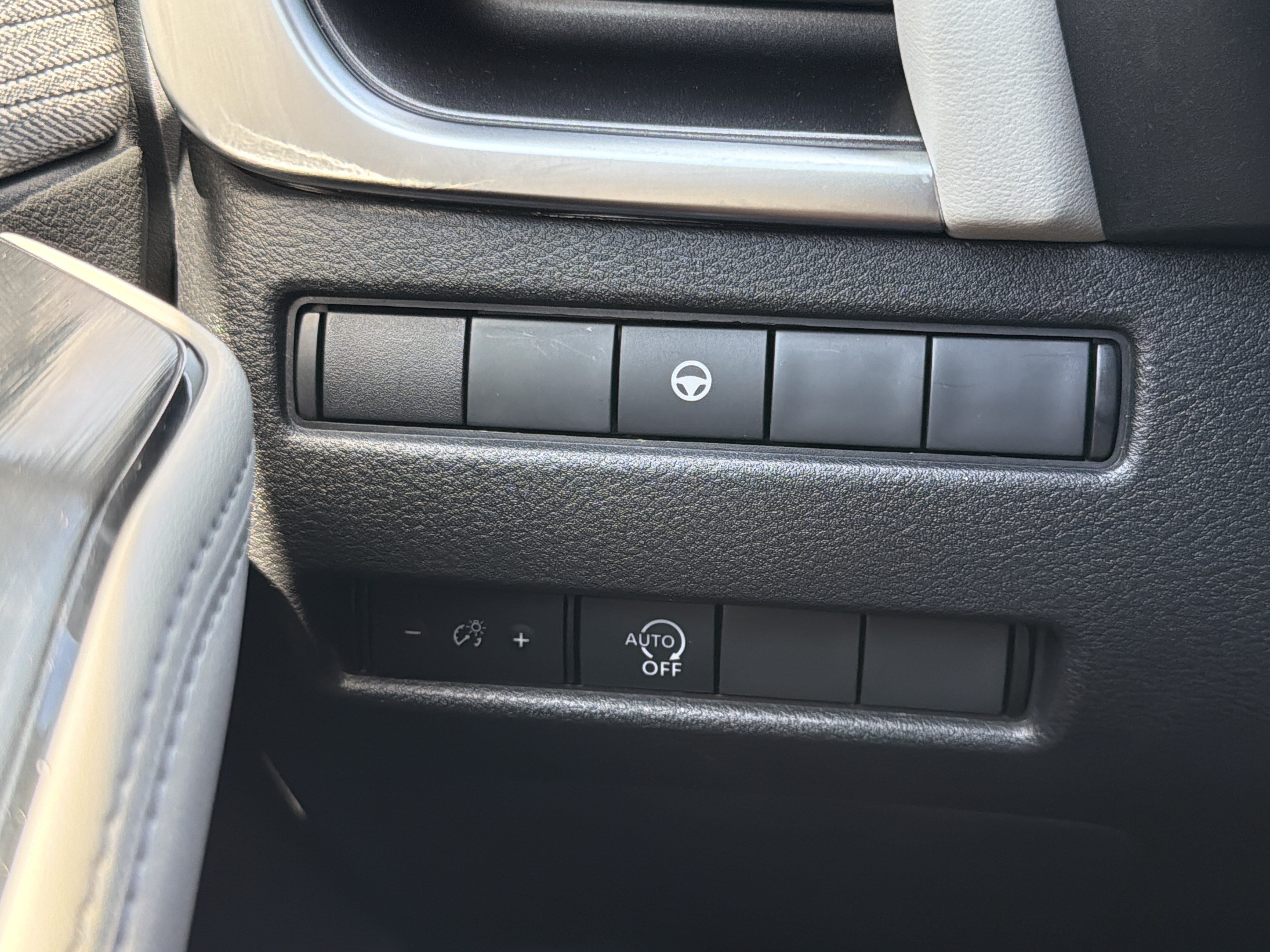 Used 2023 Nissan Rogue SV FWD image 13