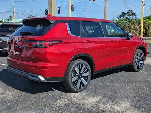 New 2025 Mitsubishi Outlander SE image 5