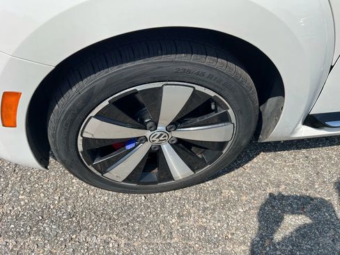 Used 2013 Volkswagen Beetle 2.0T image 23