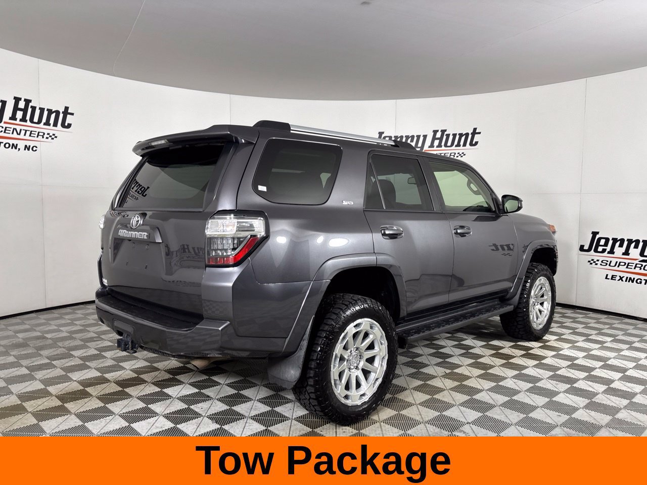 Used 2021 Toyota 4Runner SR5 AWD/4WD image 6