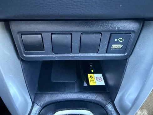 Used 2022 Toyota Corolla Cross LE image 24