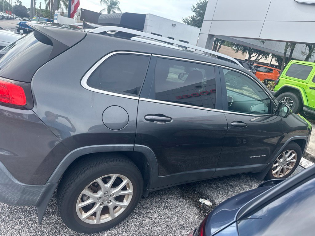 Used 2016 Jeep Cherokee Latitude FWD image 12