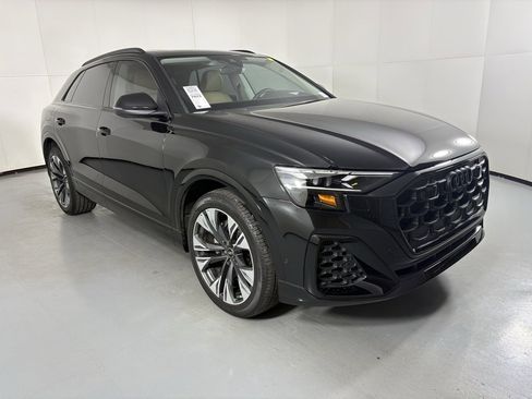 Used 2025 Audi Q8 Prestige image 2