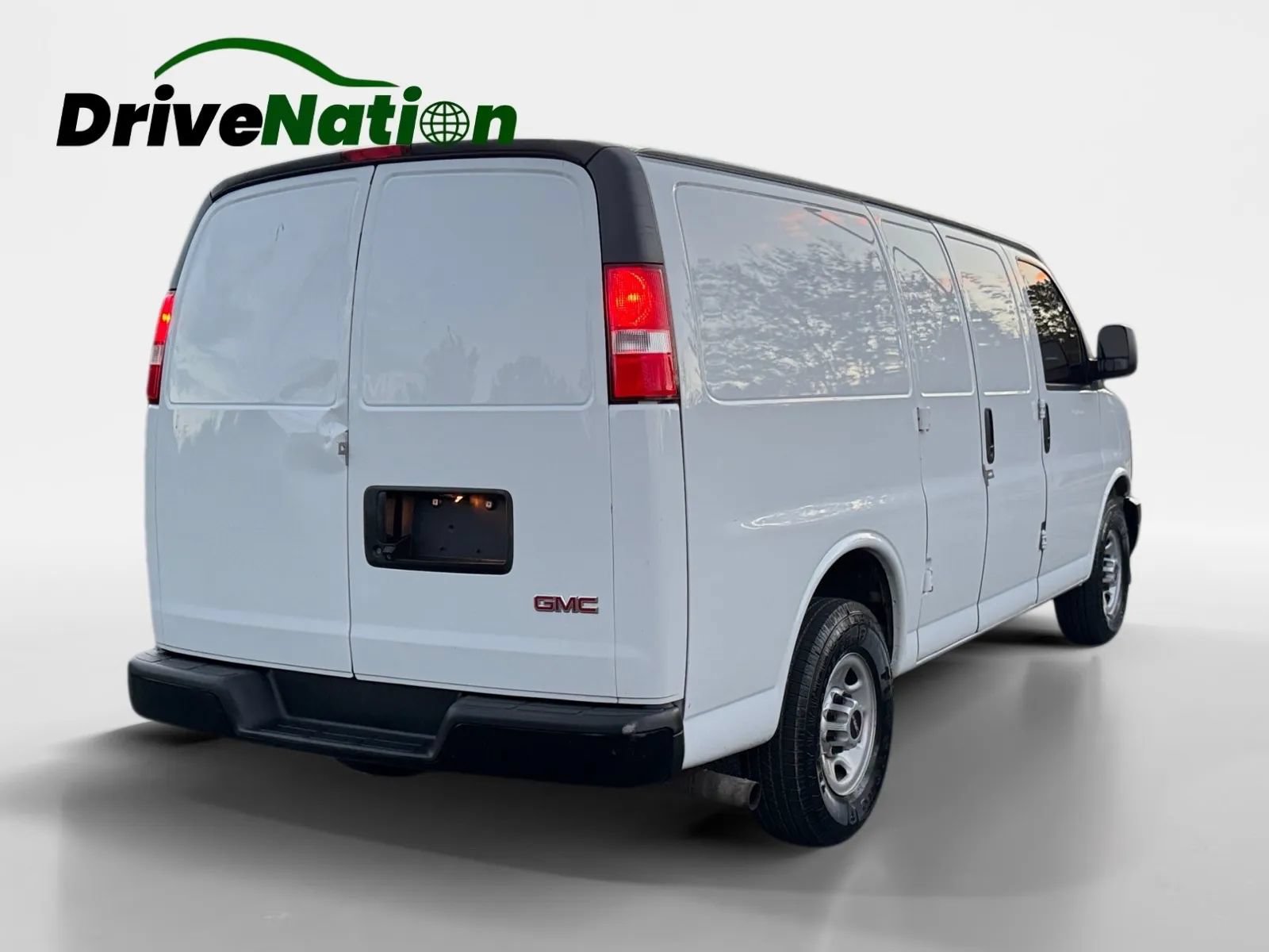 Used 2017 GMC Savana 2500 RWD image 5