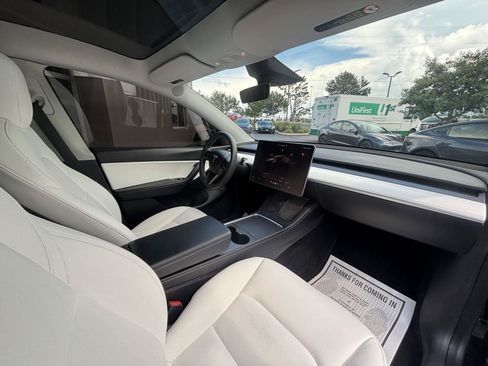 Used 2022 Tesla Model Y Performance AWD/4WD image 17