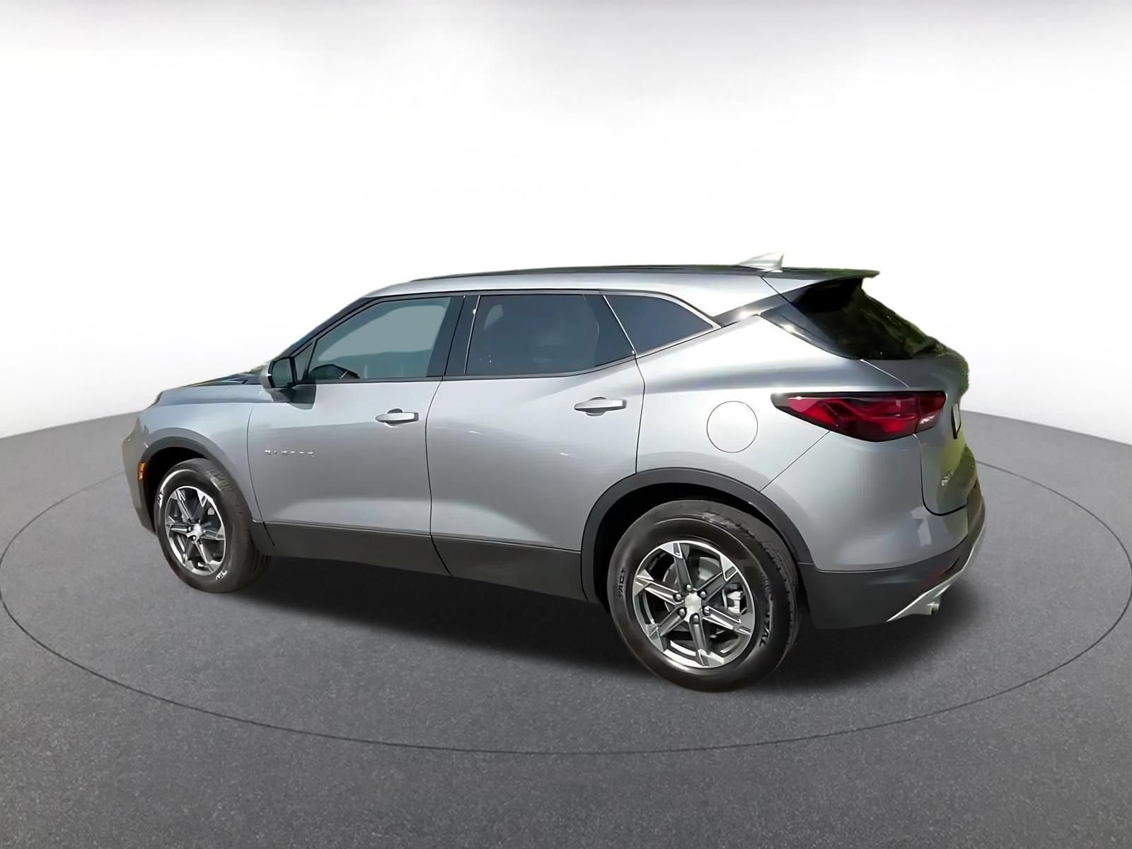Used 2025 Chevrolet Blazer LT FWD image 9