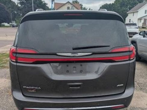 Used 2021 Chrysler Pacifica Touring-L image 6