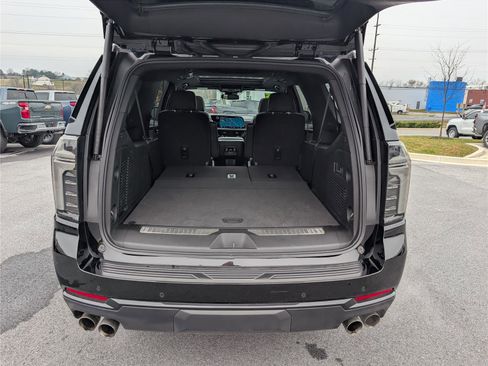 Used 2025 Chevrolet Suburban RST w/ RST Capability Package image 14