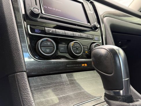 Used 2018 Volkswagen Passat 2.0T SE image 34