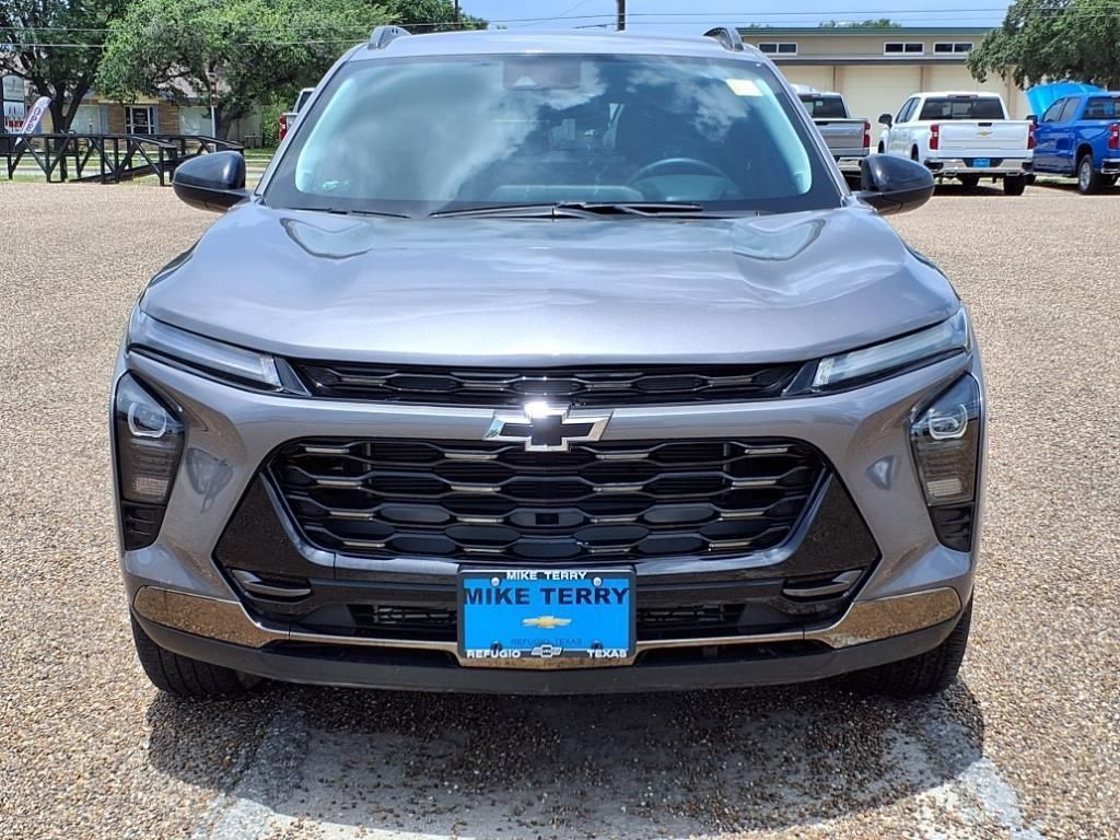 Used 2025 Chevrolet Trax ACTIV w/ Driver Confidence Package FWD image 2