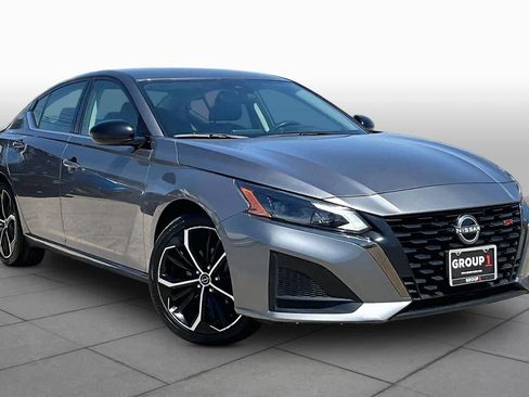 Used 2024 Nissan Altima 2.5 SR FWD image 3
