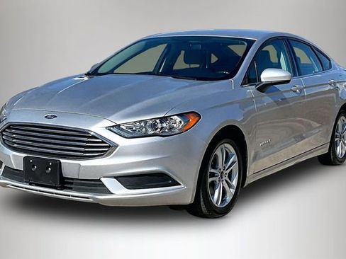 Used 2018 Ford Fusion S image 2