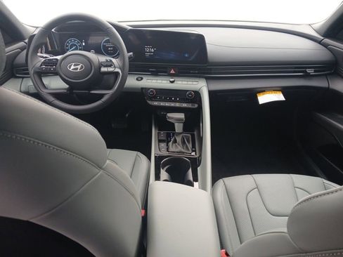 New 2025 Hyundai Elantra Limited FWD image 10