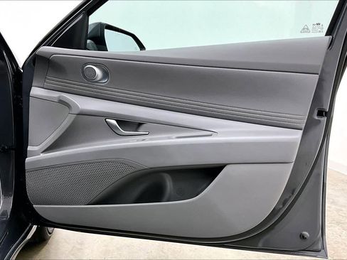 Used 2025 Hyundai Elantra SEL image 27